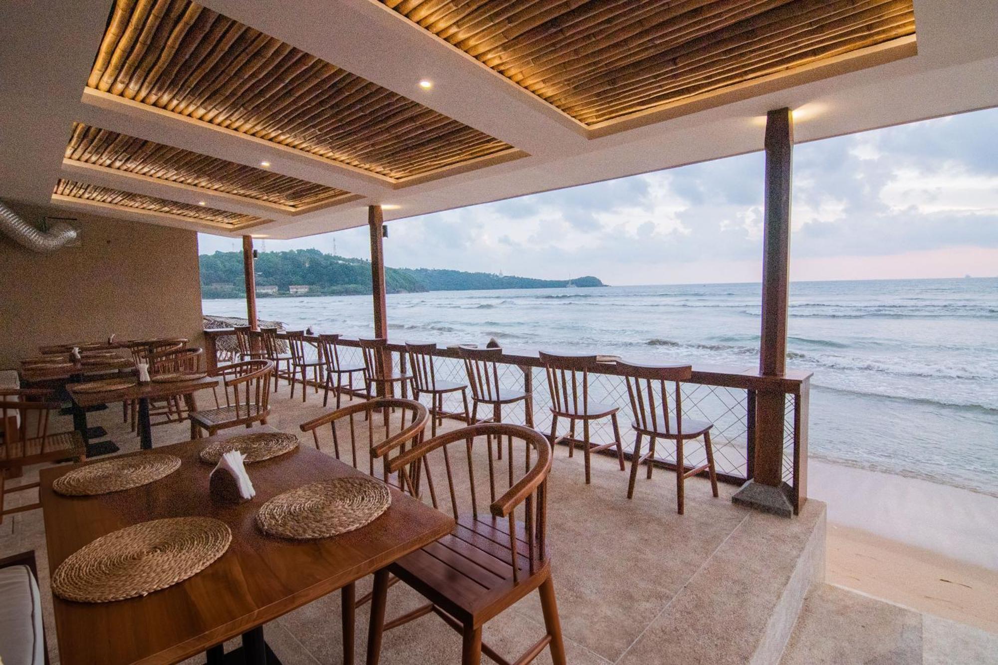 Azuri Bay Hotel กอลล์ ภายนอก รูปภาพ